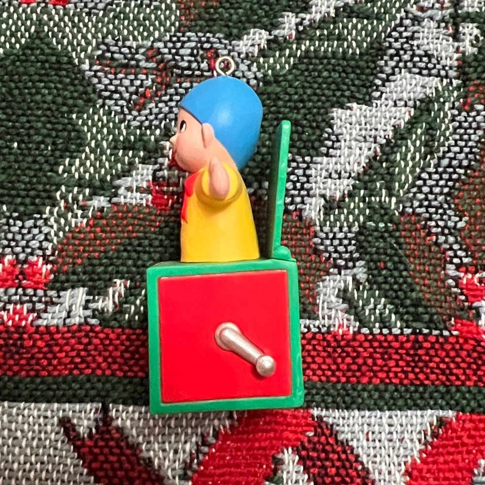 Hallmark A Springy Surprise Member Exclusive 2014 ornament - Picture 7 of 12